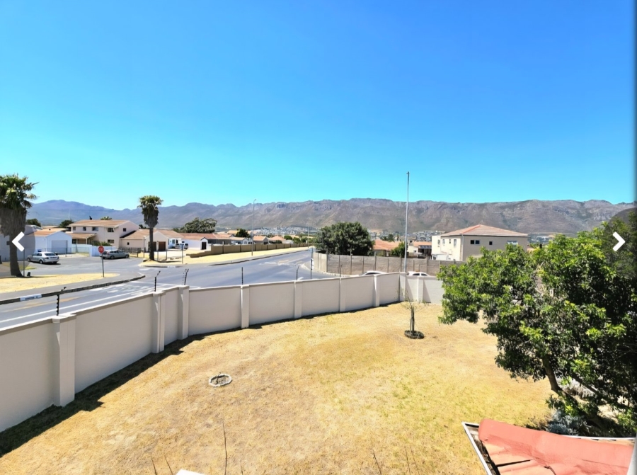 To Let 2 Bedroom Property for Rent in Gordons Bay Central Western Cape